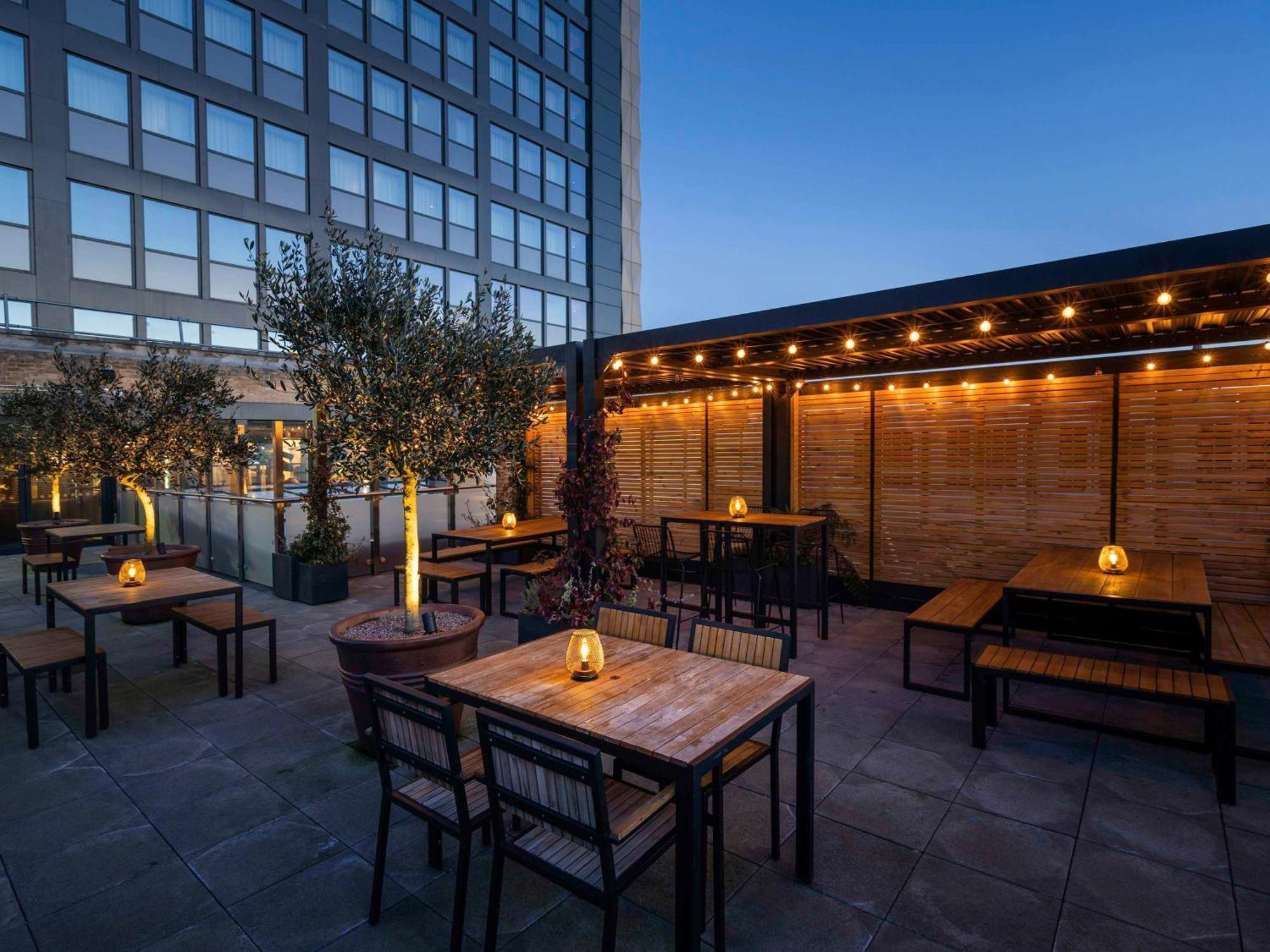 Mercure Newport Экстерьер фото